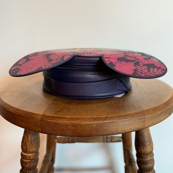 SOLD- NWT Vera Bradley Disney Whimsy Cosmetic Bag Case Mickey MinnieMouse Purple - Picture 5 of 16